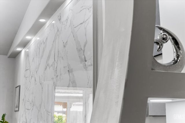 9801 Biscayne Drive, Bakersfield, CA 93311