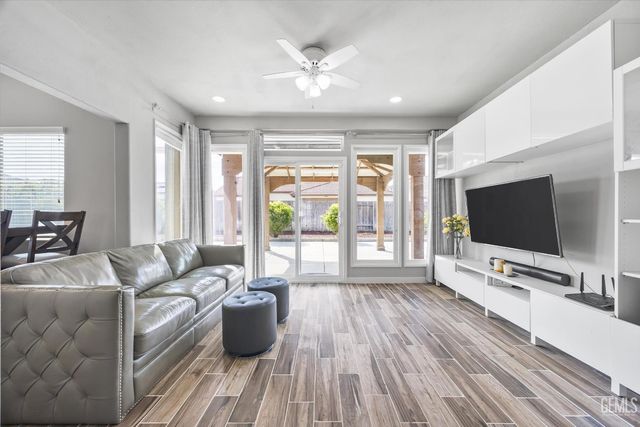 9801 Biscayne Drive, Bakersfield, CA 93311