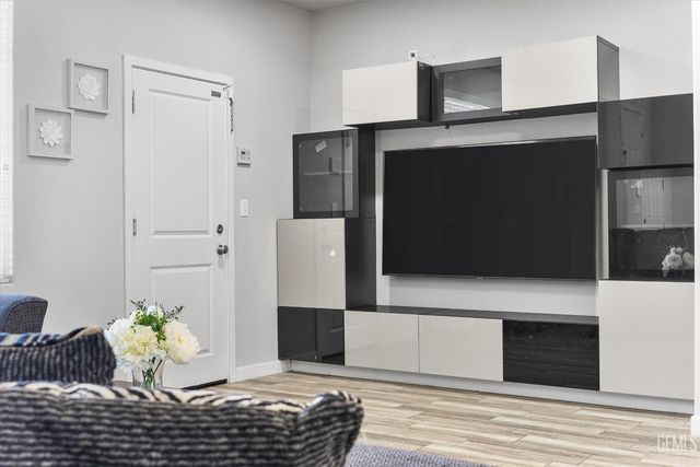 9801 Biscayne Drive, Bakersfield, CA 93311