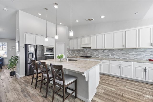 9801 Biscayne Drive, Bakersfield, CA 93311