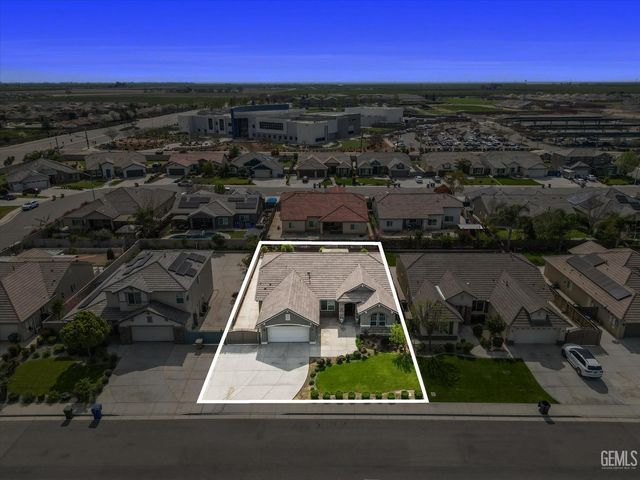 9801 Biscayne Drive, Bakersfield, CA 93311