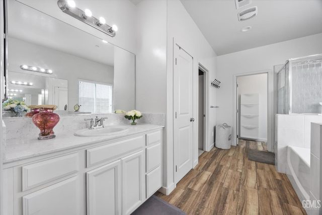 9801 Biscayne Drive, Bakersfield, CA 93311