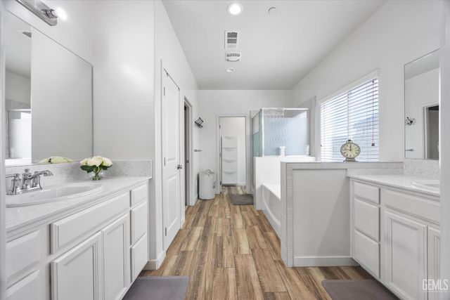 9801 Biscayne Drive, Bakersfield, CA 93311