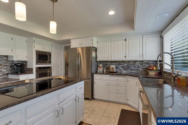 365 Snead Dr N, Keizer, OR 97303