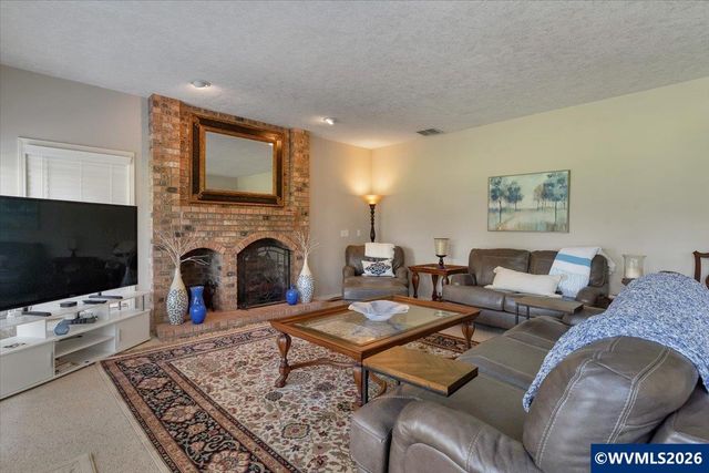 365 Snead Dr N, Keizer, OR 97303