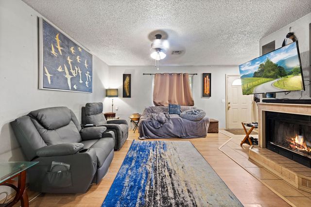 861 SE H Street, Bentonville, AR 72712