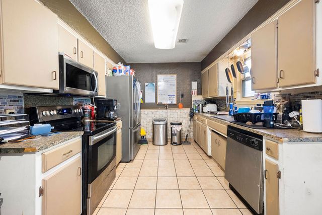 861 SE H Street, Bentonville, AR 72712