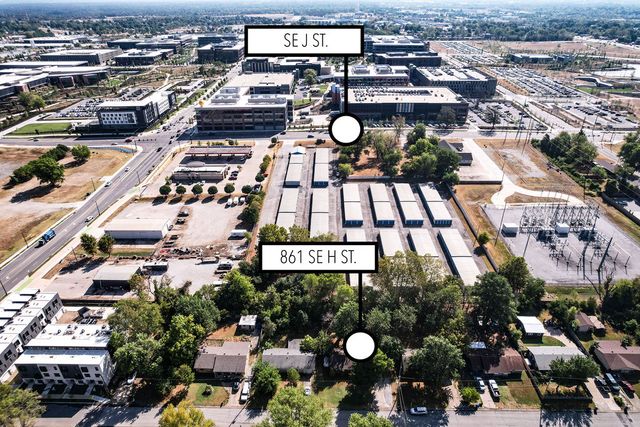 861 SE H Street, Bentonville, AR 72712