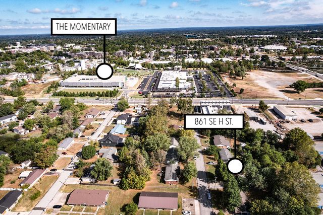 861 SE H Street, Bentonville, AR 72712
