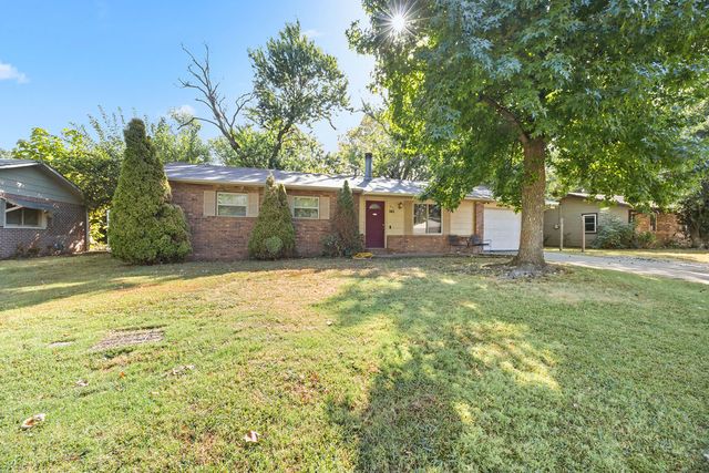 861 SE H Street, Bentonville, AR 72712
