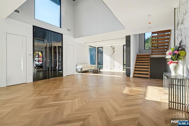 16 Priscilla Lane, Englewood Cliffs, NJ 07632