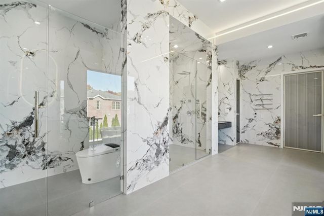 16 Priscilla Lane, Englewood Cliffs, NJ 07632