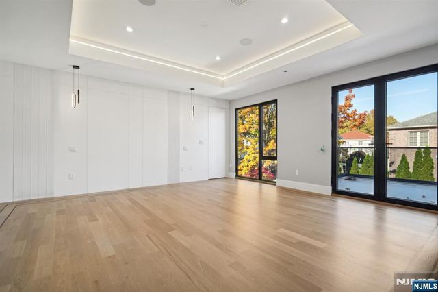 16 Priscilla Lane, Englewood Cliffs, NJ 07632