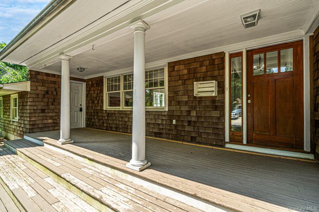 20 Dolphin Way, Riverhead, NY 11901