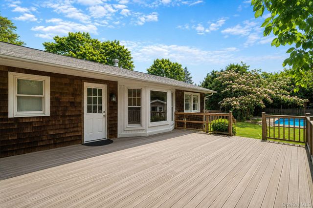 20 Dolphin Way, Riverhead, NY 11901