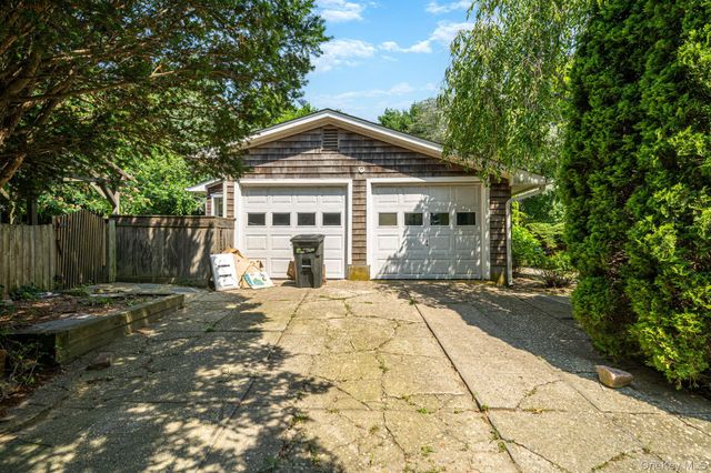 20 Dolphin Way, Riverhead, NY 11901