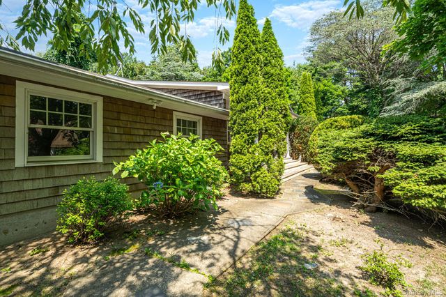 20 Dolphin Way, Riverhead, NY 11901
