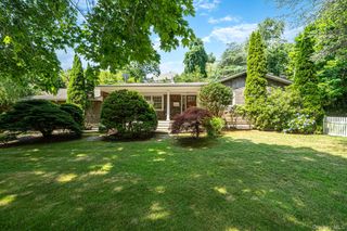 20 Dolphin Way, Riverhead, NY 11901