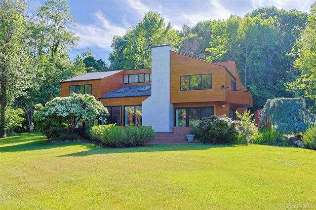 369 E Shore Road, Great Neck, NY 11023