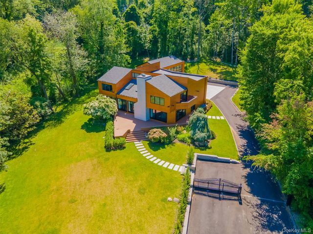 369 E Shore Road, Great Neck, NY 11023