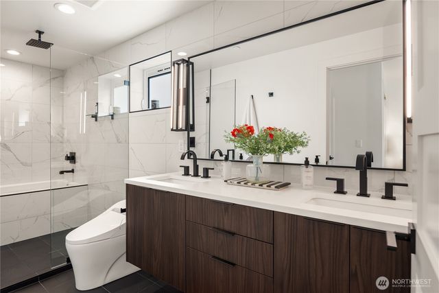 755 Hayes Street, Seattle, WA 98109