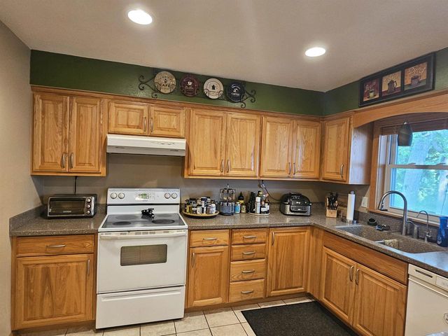 500 W Riverside Drive, Waterloo, WI 53594
