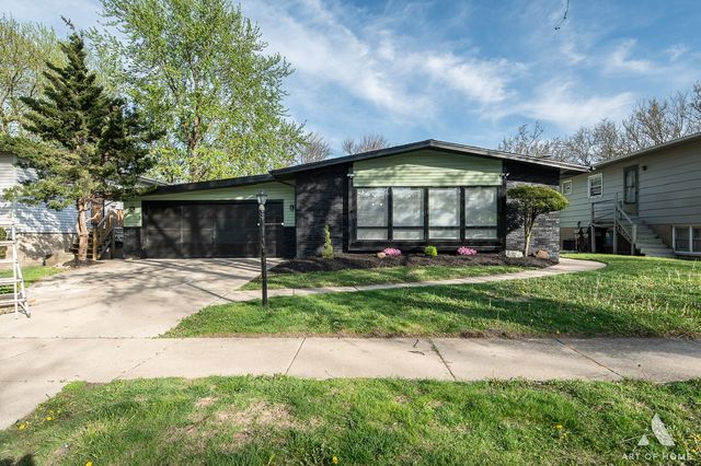 251 N Pleasant Drive, Glenwood, IL 60425