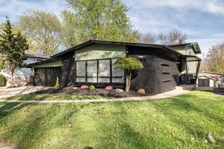 251 N Pleasant Drive, Glenwood, IL 60425