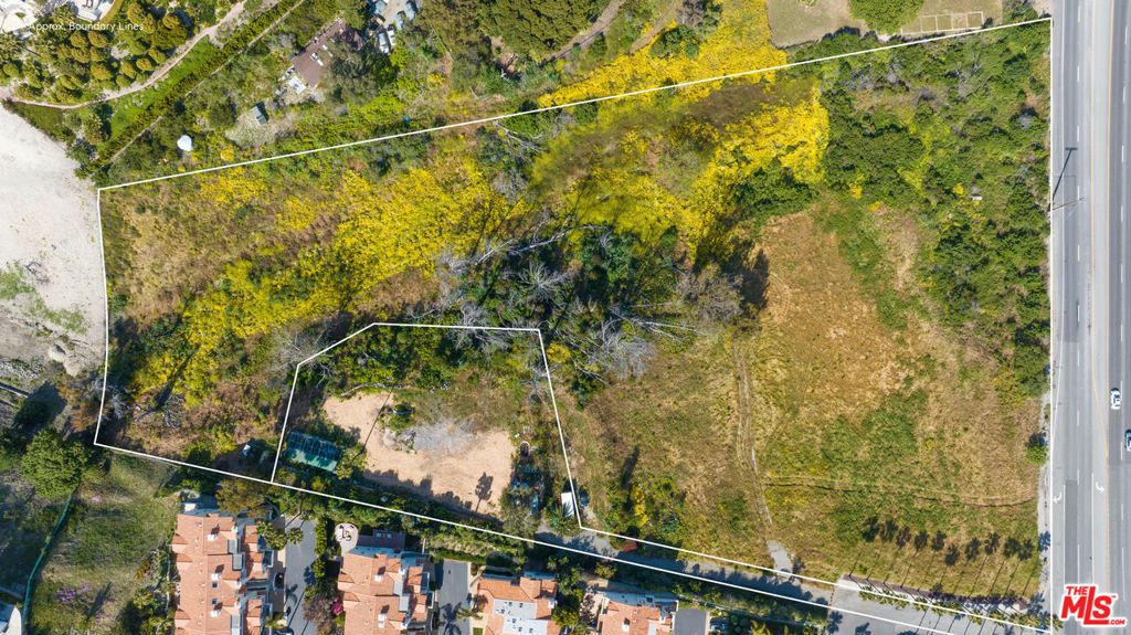 Image 3 of property listing at 28517 Pacific Coast Highway, Malibu, CA 90265