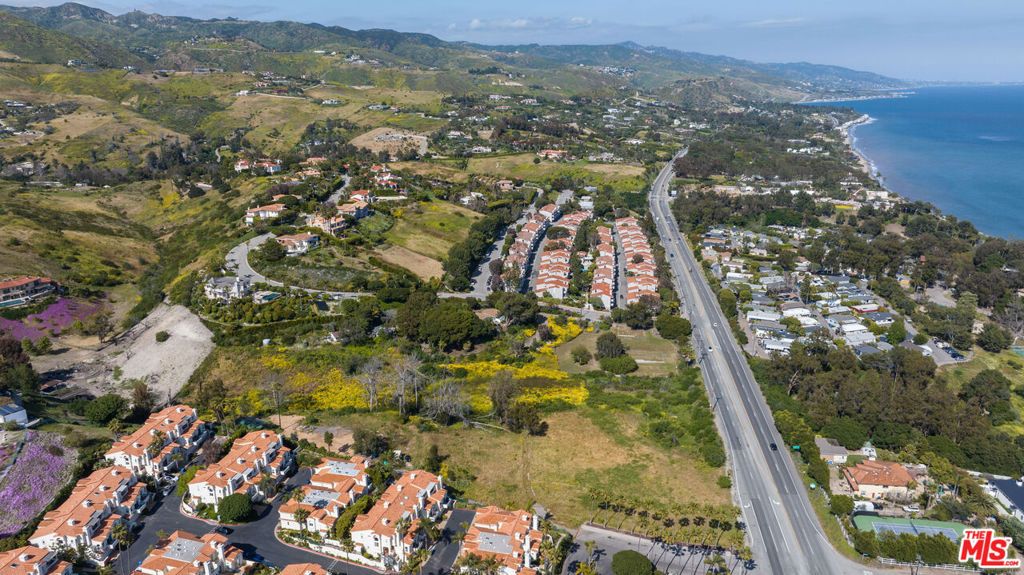 Image 5 of property listing at 28517 Pacific Coast Highway, Malibu, CA 90265