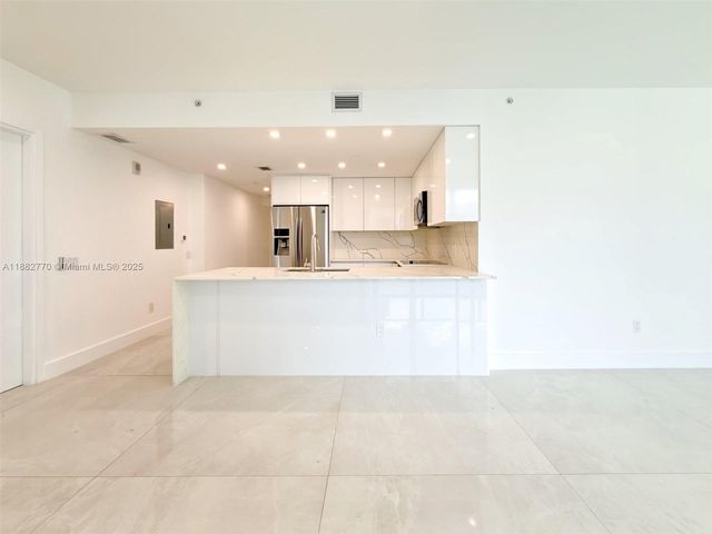 1300 Brickell Bay Dr 3100, Miami, FL 33131