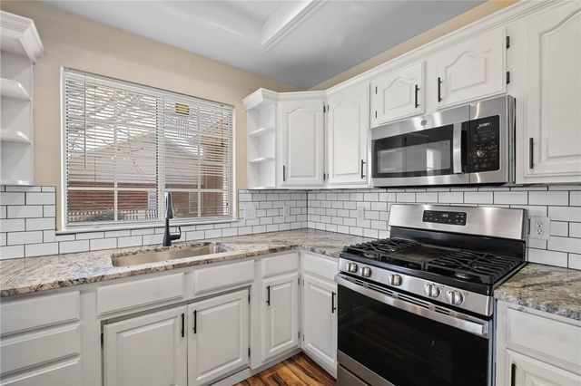 297 Meeker Drive, Gentry, AR 72734