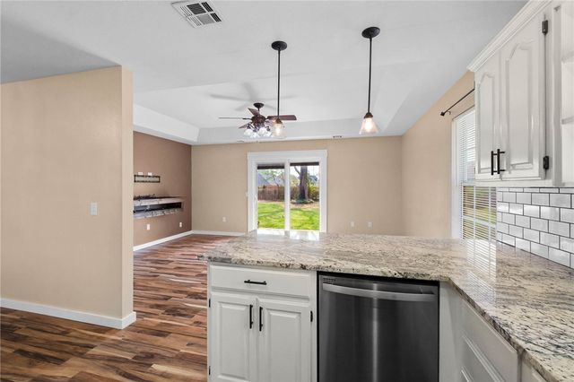 297 Meeker Drive, Gentry, AR 72734