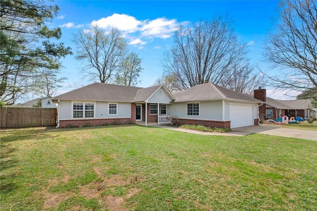 297 Meeker Drive, Gentry, AR 72734