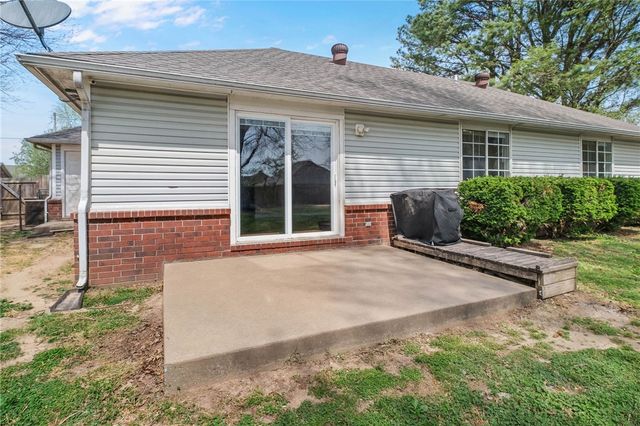 297 Meeker Drive, Gentry, AR 72734