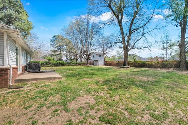 297 Meeker Drive, Gentry, AR 72734