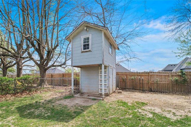 297 Meeker Drive, Gentry, AR 72734