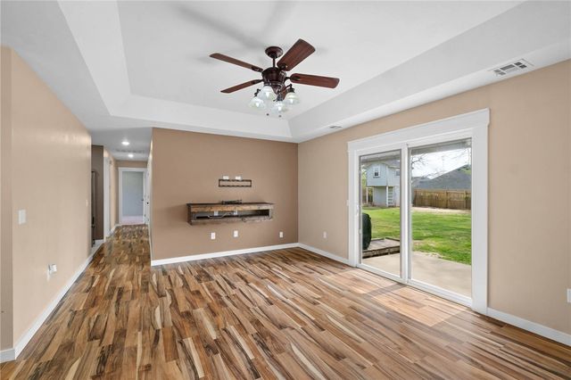 297 Meeker Drive, Gentry, AR 72734