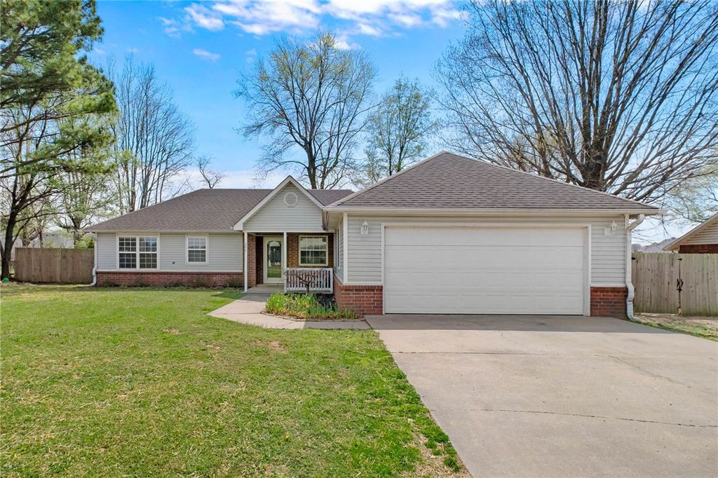 297 Meeker Drive, Gentry, AR 72734