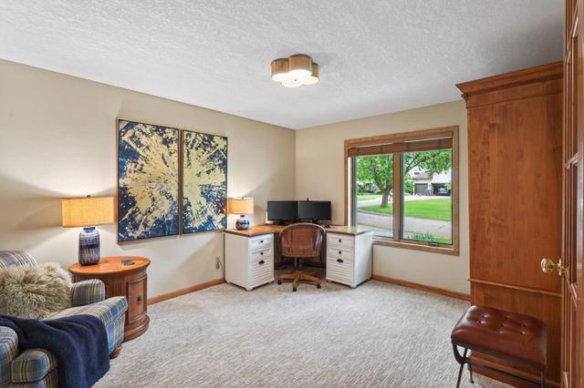 18720 25th Avenue N, Plymouth, MN 55447