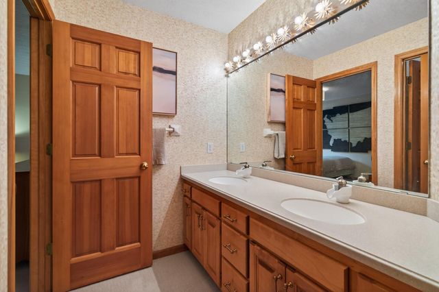 18720 25th Avenue N, Plymouth, MN 55447