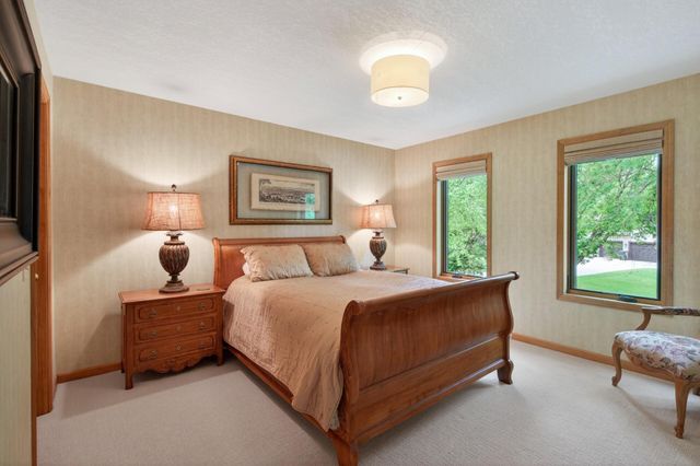 18720 25th Avenue N, Plymouth, MN 55447