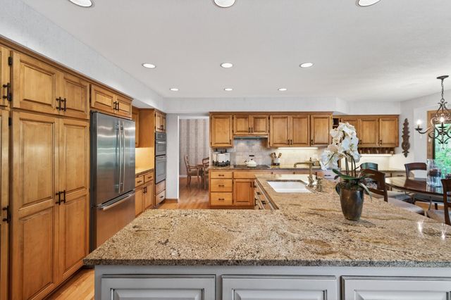 18720 25th Avenue N, Plymouth, MN 55447