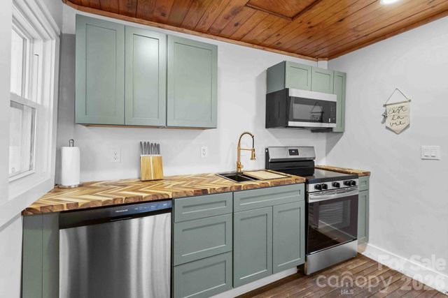 124 Glad Tidings Lane, Sylva, NC 28779