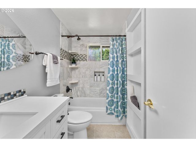 5687 Se LLOYD St, Milwaukie, OR 97222