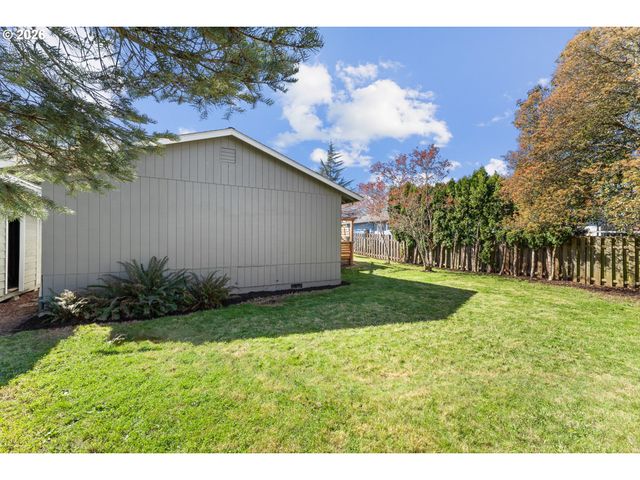 5687 Se LLOYD St, Milwaukie, OR 97222