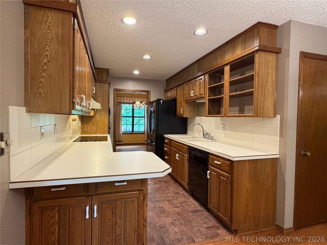 1205 E 10th Street, Sand Springs, OK 74063