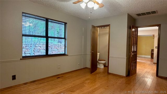 1205 E 10th Street, Sand Springs, OK 74063