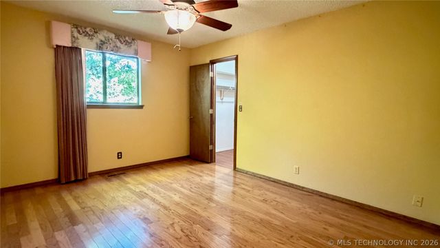 1205 E 10th Street, Sand Springs, OK 74063