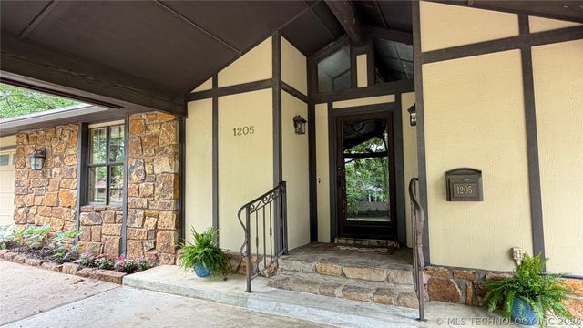 1205 E 10th Street, Sand Springs, OK 74063